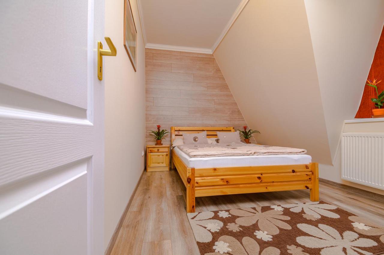 Illes Apartmanok Ii. Hajduszoboszlo Exterior foto