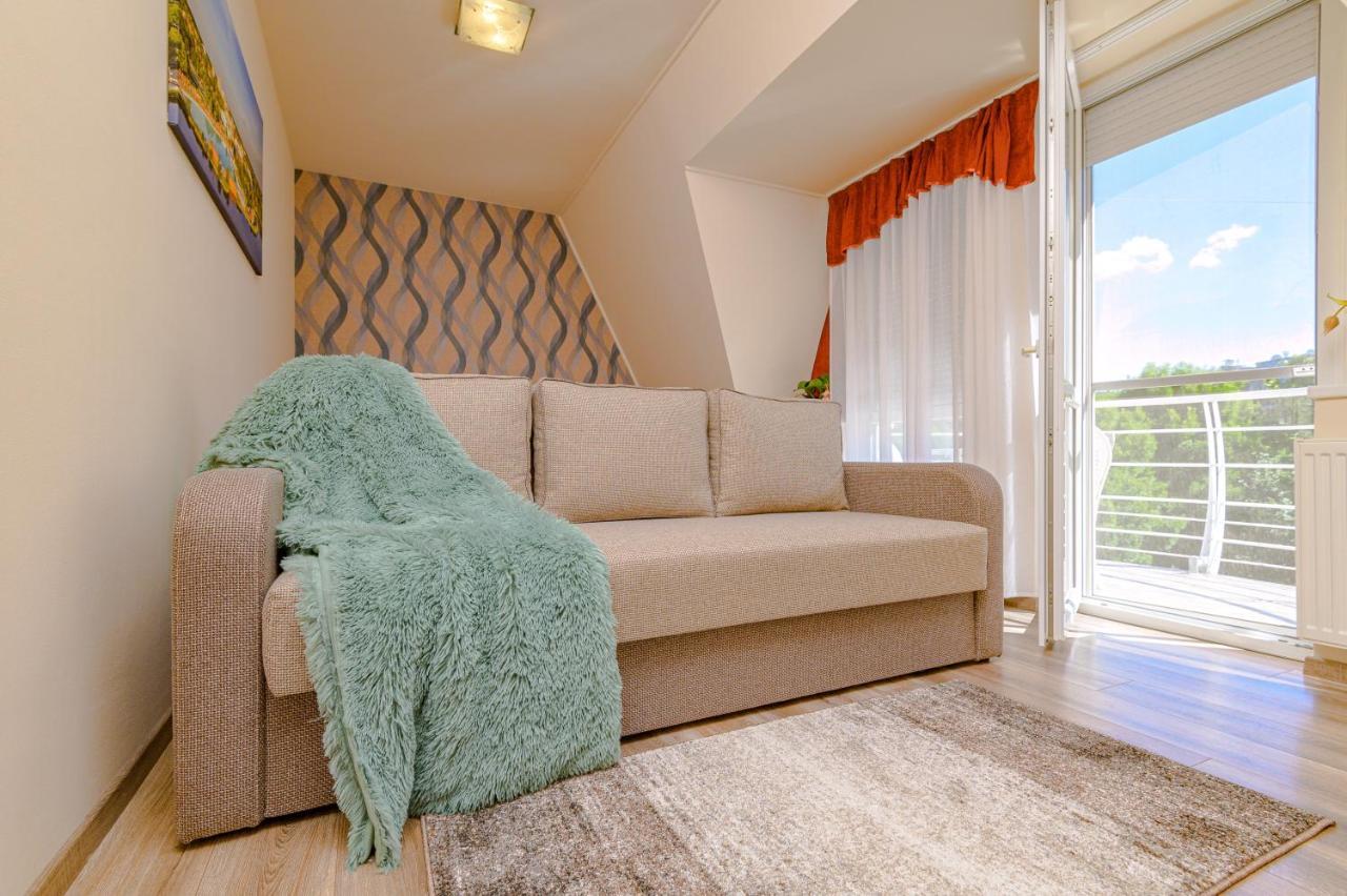 Illes Apartmanok Ii. Hajduszoboszlo Exterior foto