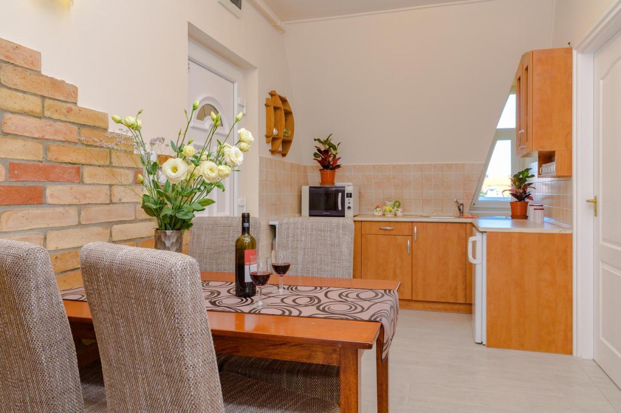 Illes Apartmanok Ii. Hajduszoboszlo Exterior foto